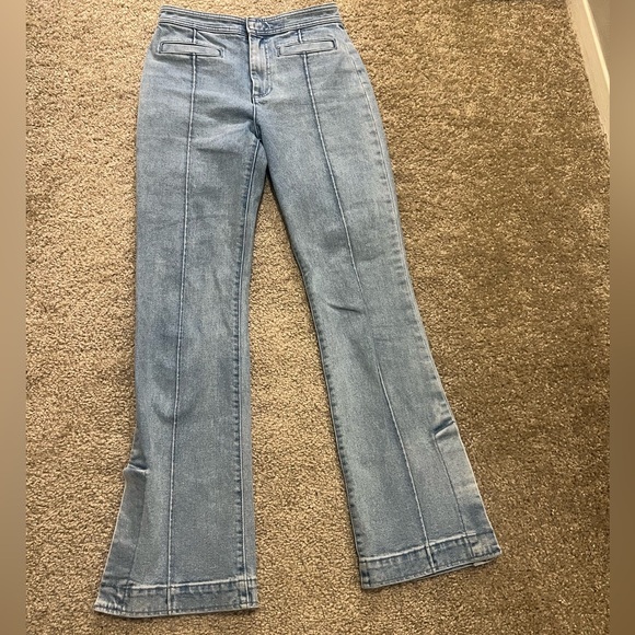 Tory Burch Super Bleach out straight leg
Jean 25 - Picture 10 of 10